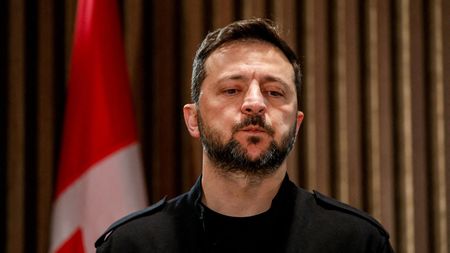 Zelenskyj po zdrcující kritice otáčí