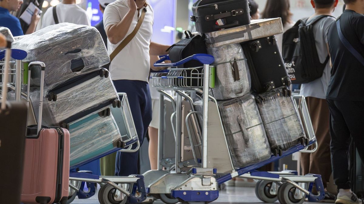 Tisíce migrantů prchají z Řecka do Německa. Na letištích německý dozor chybí