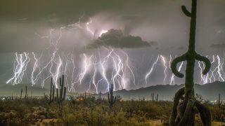 Rekordní megablesk. WMO potvrdila několik stovek kilometrů dlouhý výboj