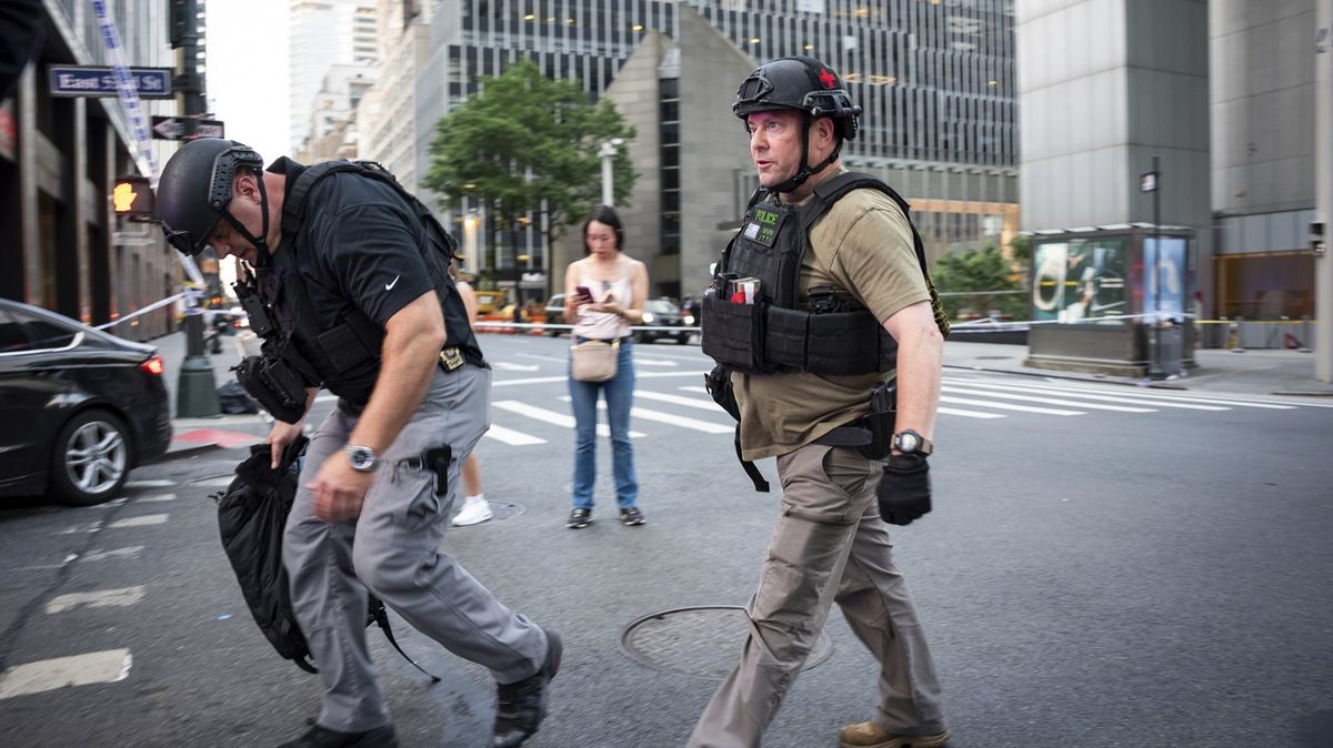 Střelba v New Yorku. Zemřelo nejméně pět lidí včetně policisty