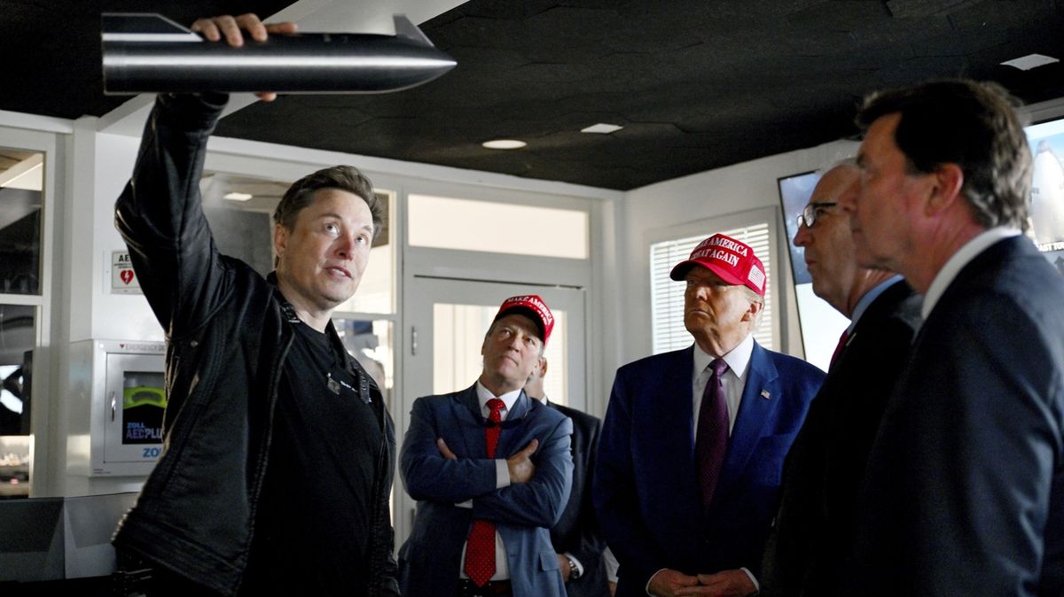 Trump se chtěl zbavit kontraktů s Muskem. Zjistilo se, že se bez nich USA neobejdou