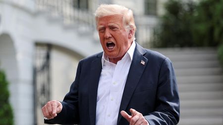 Trump uvalil na zboží z EU clo 30 procent
