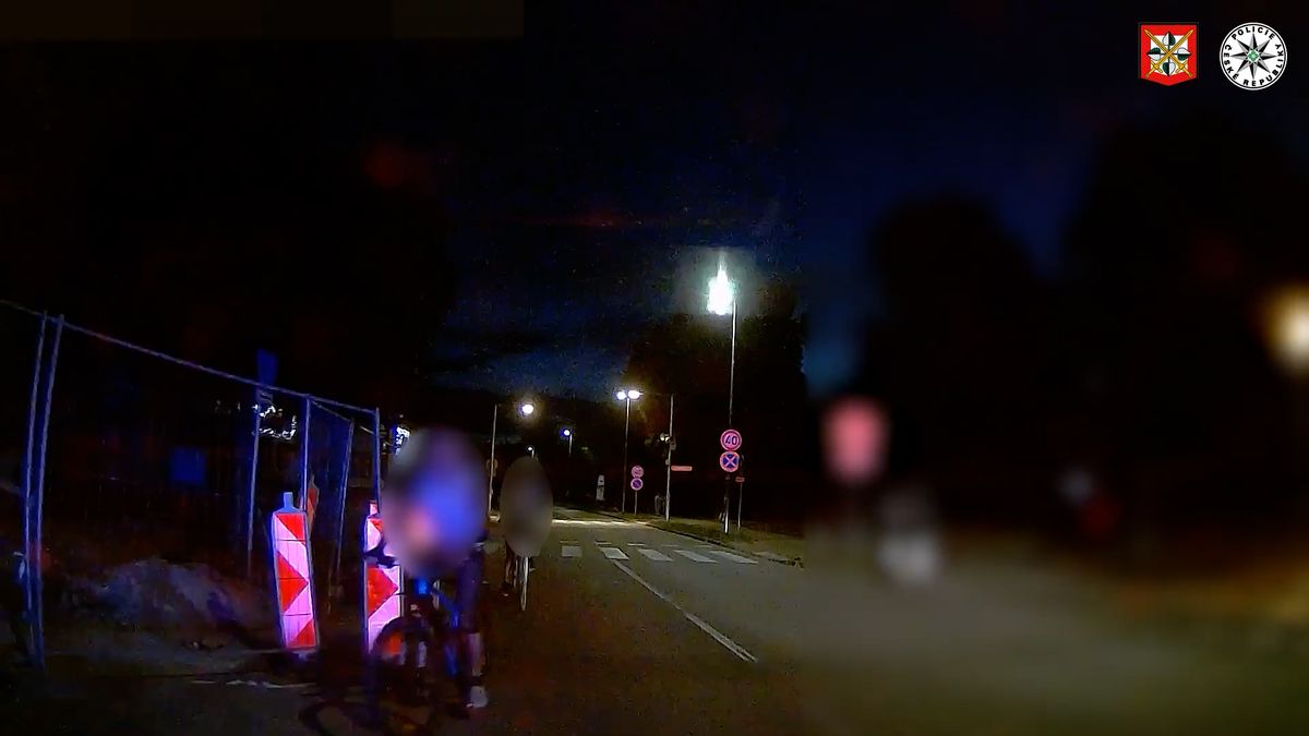 Opilý cyklista mával v Pardubicích z legrace na policisty, hrozí mu pokuta až 25 tisíc