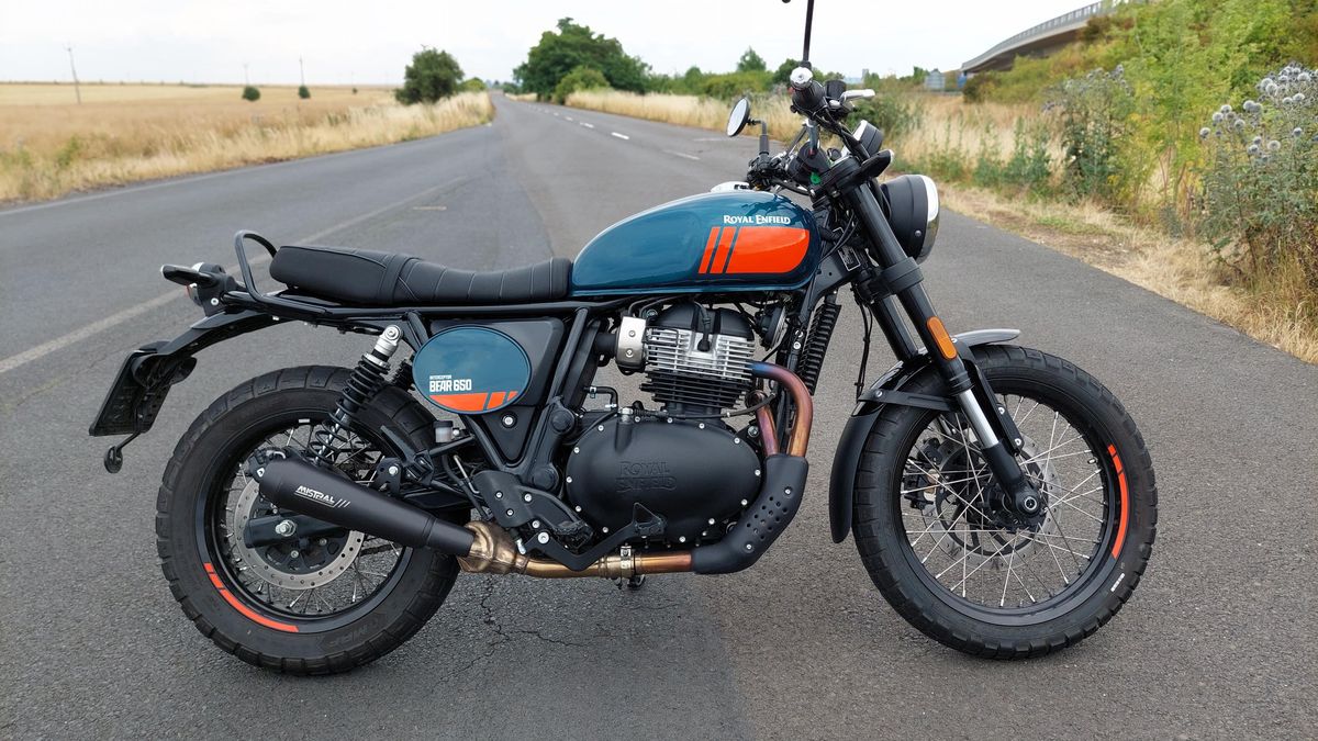 Test motocyklu Royal Enfield Bear 650: Stylovka, kterou chcete mít v garáži
