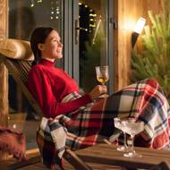 Balkony a terasy je praktické dostatečně osvětlit. Zejména v přechodových obdobích, kdy se už brzy smráká, se světlo vyplatí.