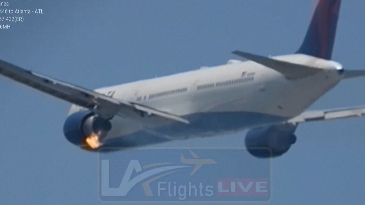 Boeingu vzplál hned po startu z Los Angeles motor
