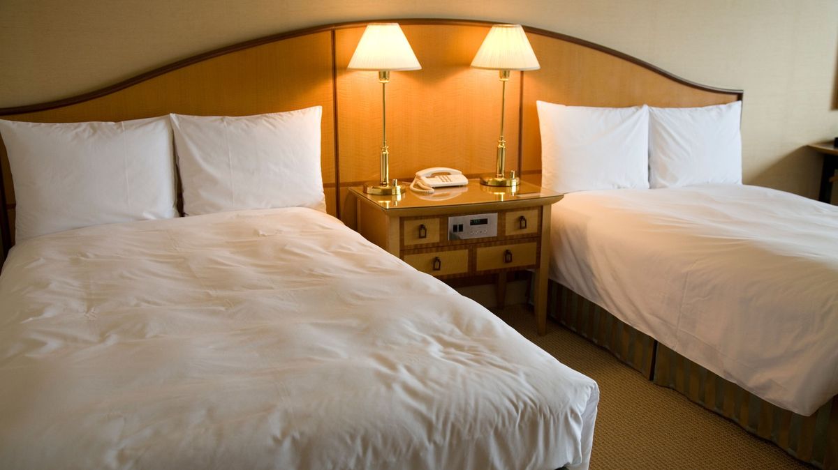 Japonec si zarezervoval a zrušil 580 pokojů, hotelu způsobil milionové škody
