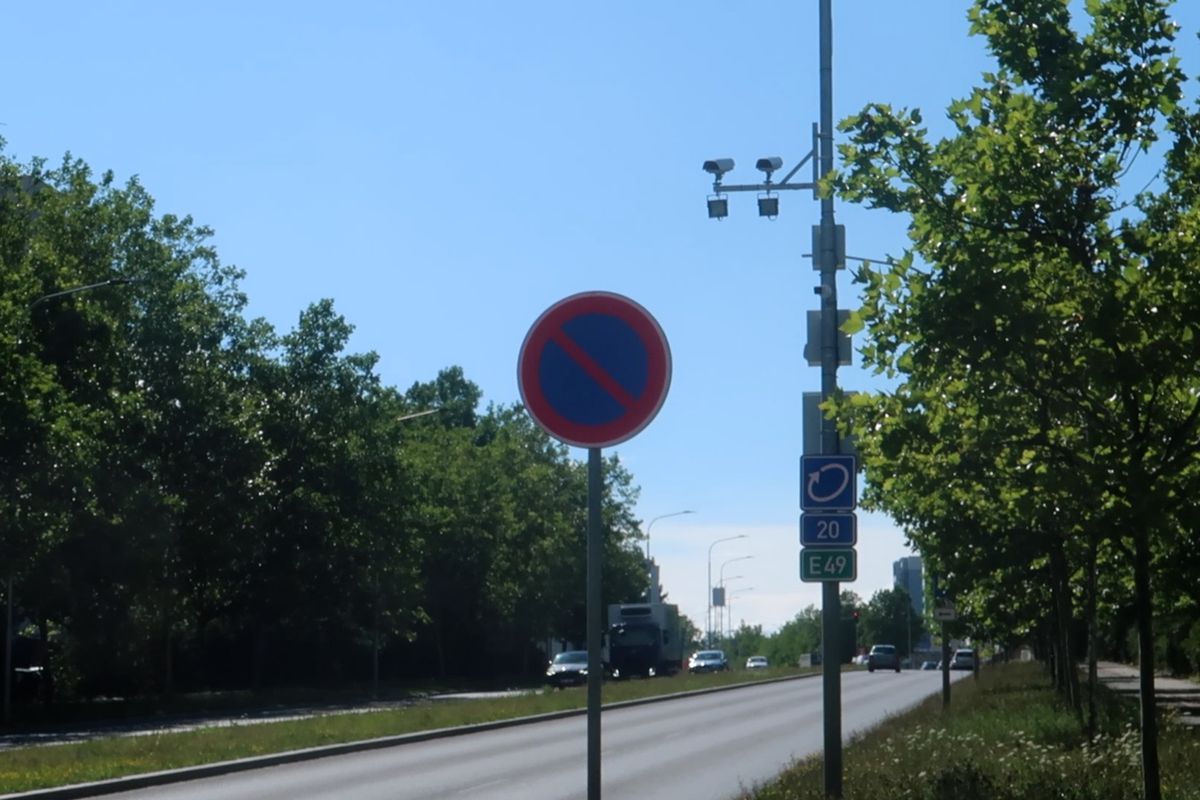 Nové radary v Plzni straší už měsíce. Šoféři se jich zatím bát nemusí