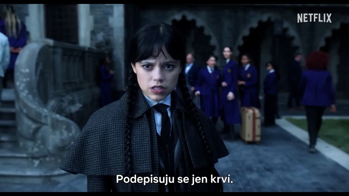 RECENZE: Wednesday a její hororové nástrahy ze střední jsou stále k smrti zábavné