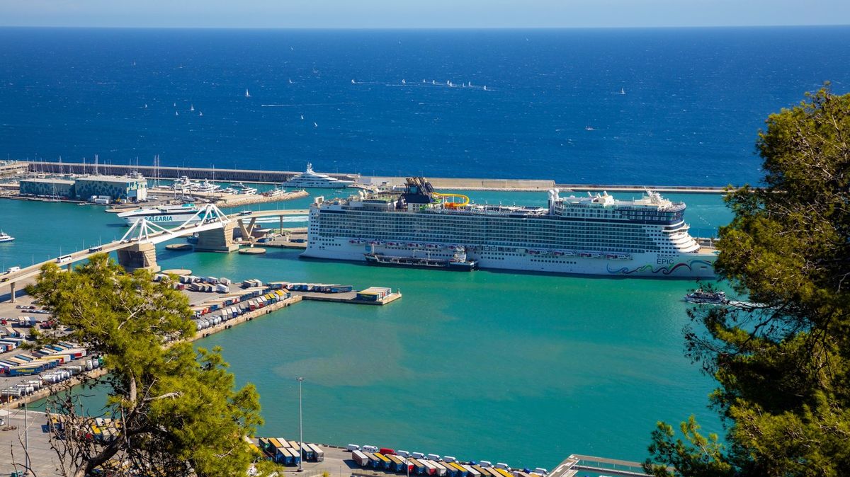 Barcelona zavře dva terminály pro výletní lodě. Chce méně turistů