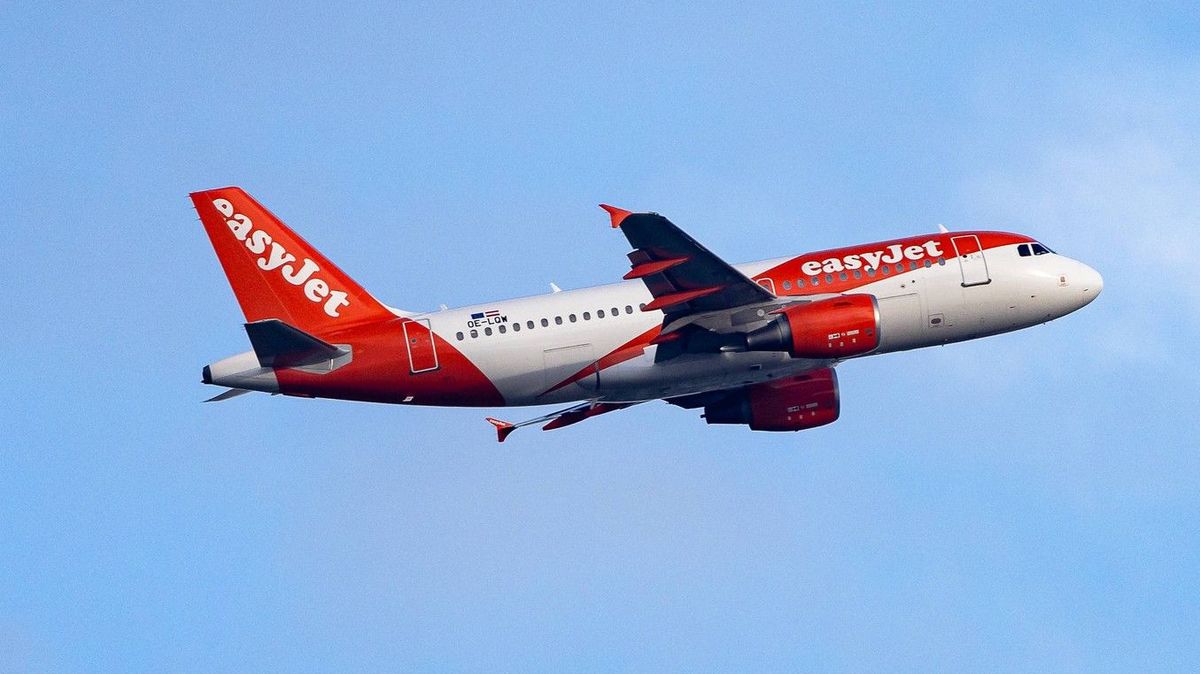 Alláhu akbar, křičel muž v letadle EasyJet a hrozil bombou