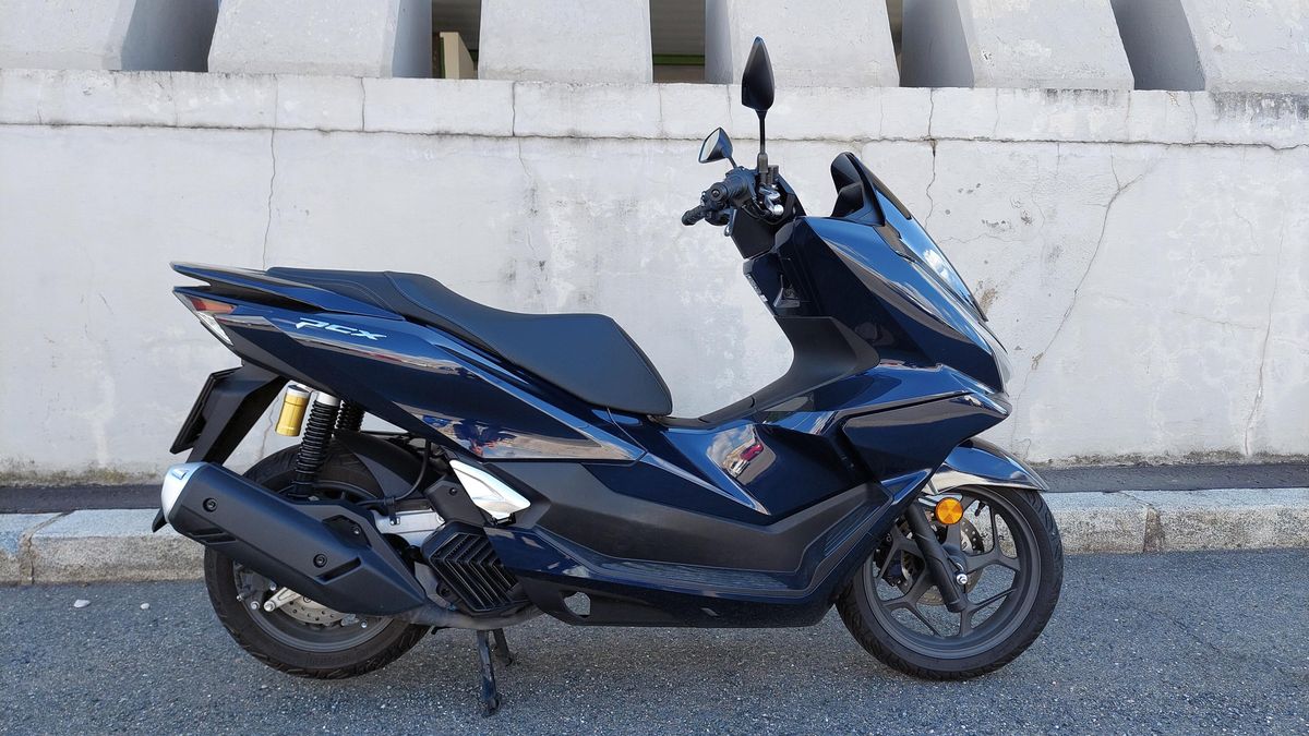 Test skútru Honda PCX 125 DX: Osvědčený parťák do každé rodiny