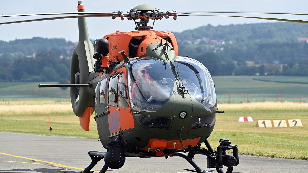 Vrtulník německé armády se v Sasku zřítil do řeky. Pilot se pohřešuje