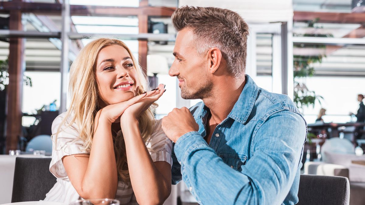 Jak zůstat přitažliví a ve vztazích nezevšednět? Buďte tajemní a překvapujte 