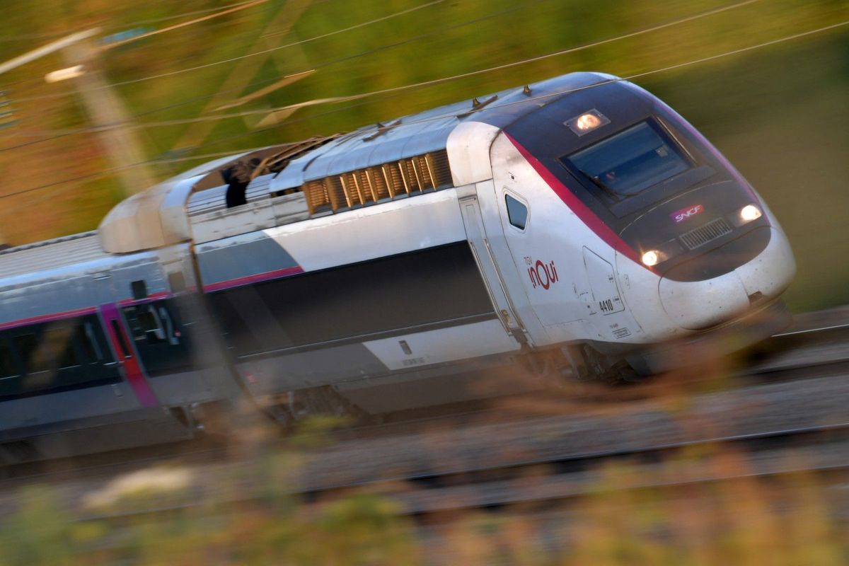 Strojvůdce expresní soupravy TGV zapomněl zastavit ve stanici