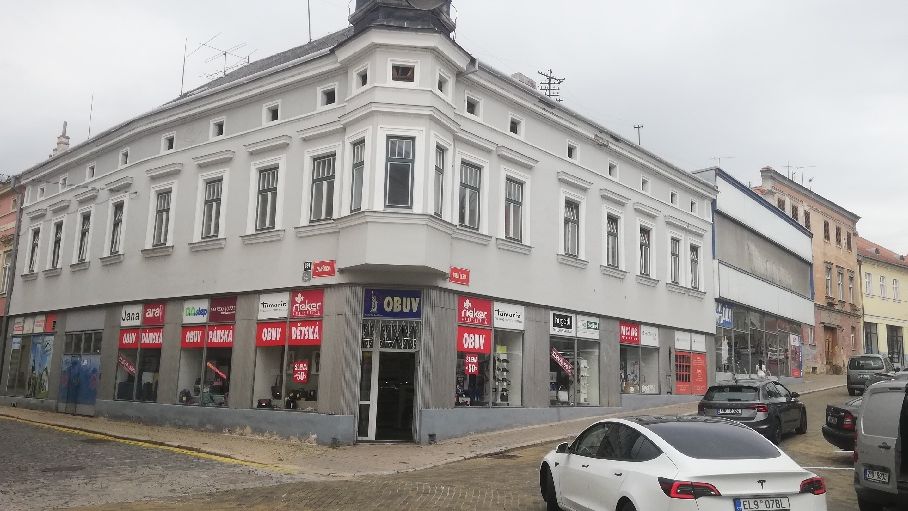 Problematičtí nájemníci se stěhují z centra Znojma. Majitel domu jim neprodloužil nájemní smlouvy