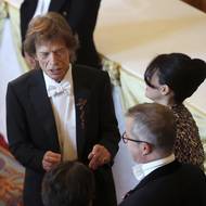 Mezi hosty byla rocková legenda Mick Jagger s parnerkou Melanií Hamrickovou. 