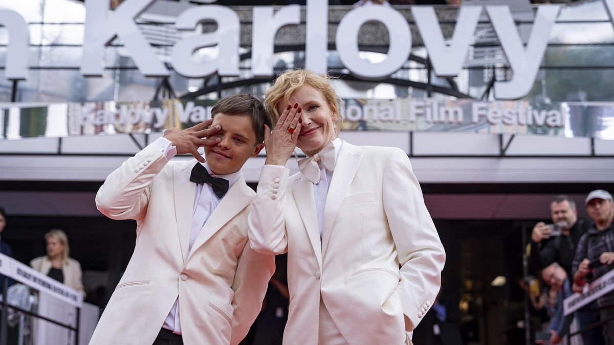 FOTO: Karavan dorazil z Cannes do Karlových Varů