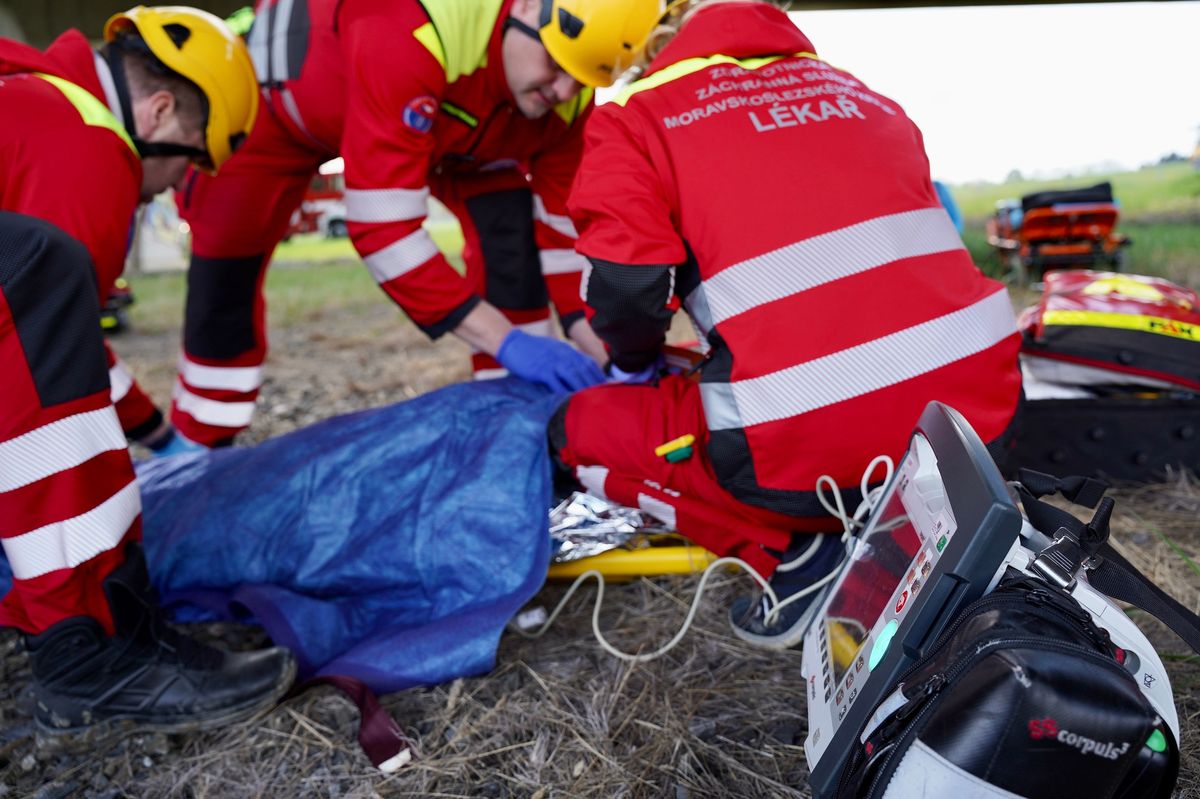 Motokros na Bruntálsku zažil drama, jeden z jezdců bojoval po pádu o život