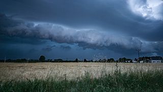Vítr byl v neděli nečekaně silný, v nárazech měl až 100 km/h