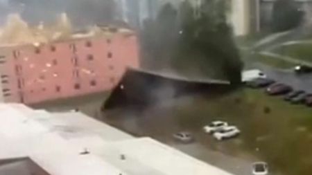 Ničivý vichr na Slovensku rval střechy, vyhlásili 25 mimořádných situací