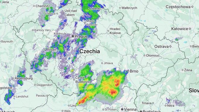 Na jihu Česka už zuří bouřky, čeká se ještě druhá vlna