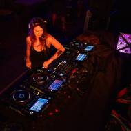 Na scéně věnované stylu psytrance vystoupila Brazilka Fernanda Pistelli.