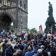 I přes brzkou hodinu měl průvod spoustu diváků. 