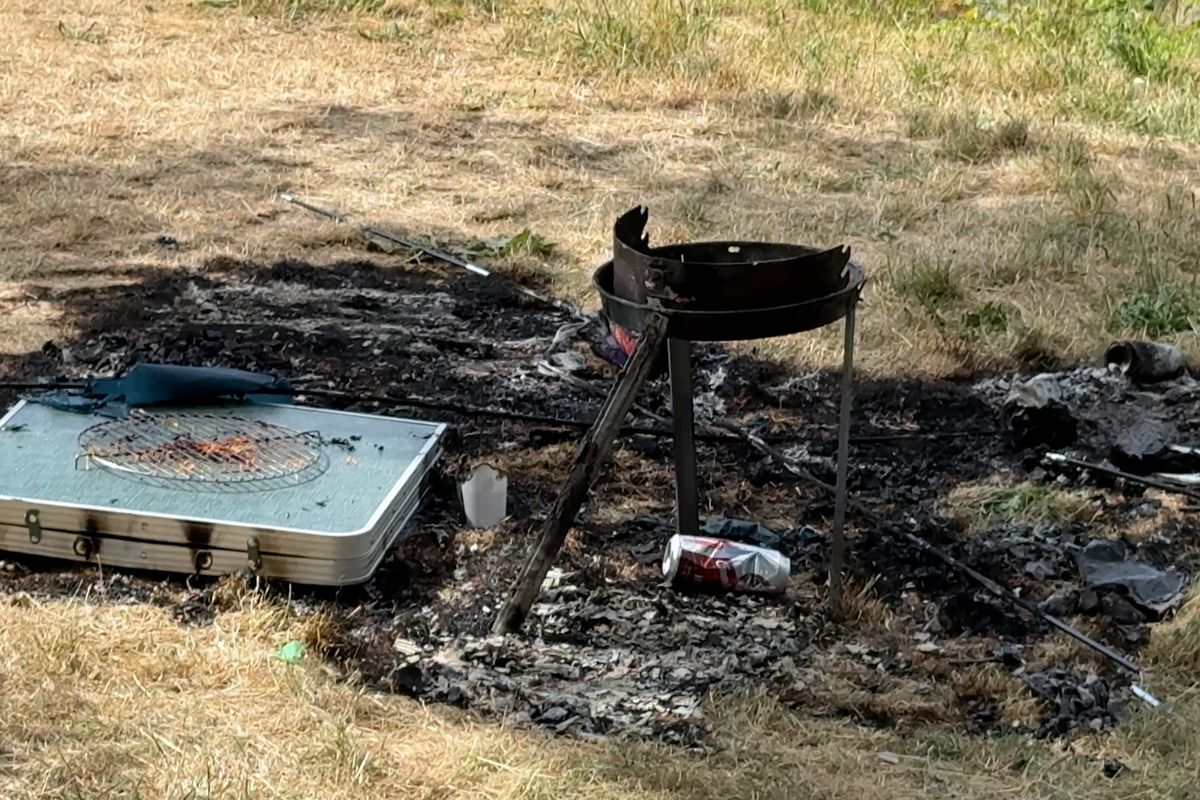 V Praze shořel stan. Našli u něj mrtvého muže