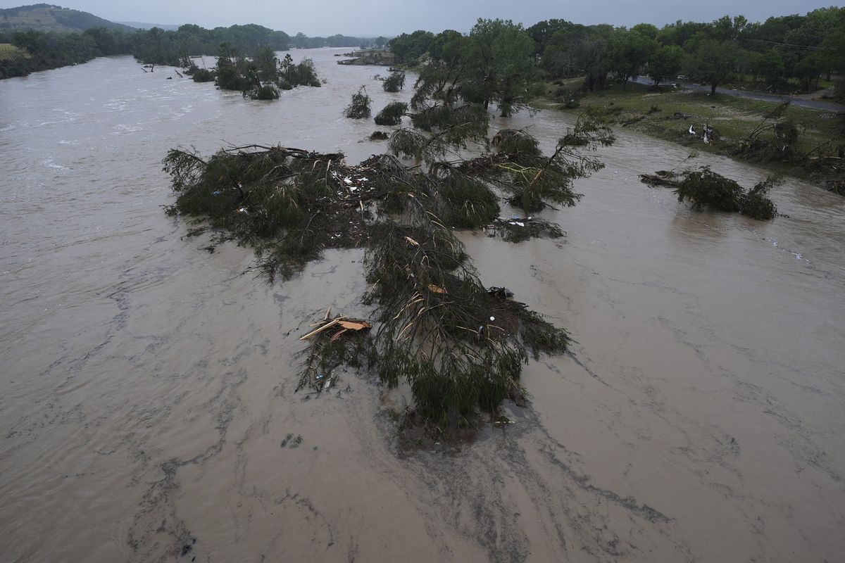 Texas zasáhly bleskové povodně, pohřešují se dívky z letního tábora