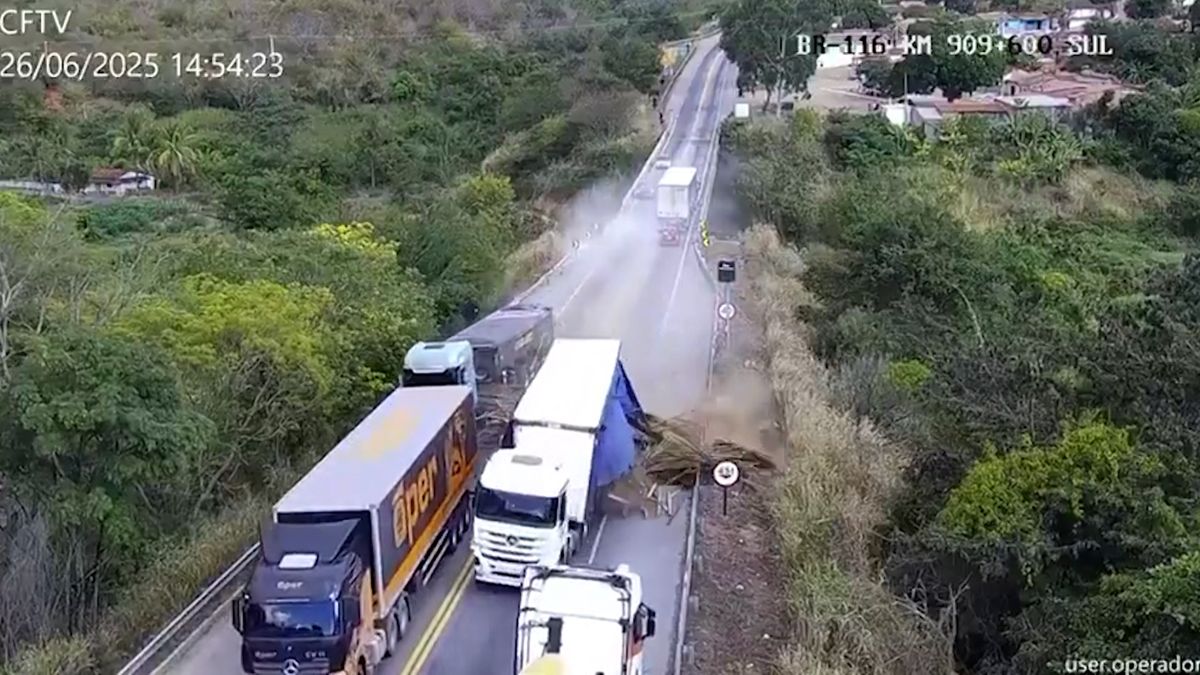 Kamion v Brazílii se řítil po mostě, smetl dolů auto s pěti lidmi