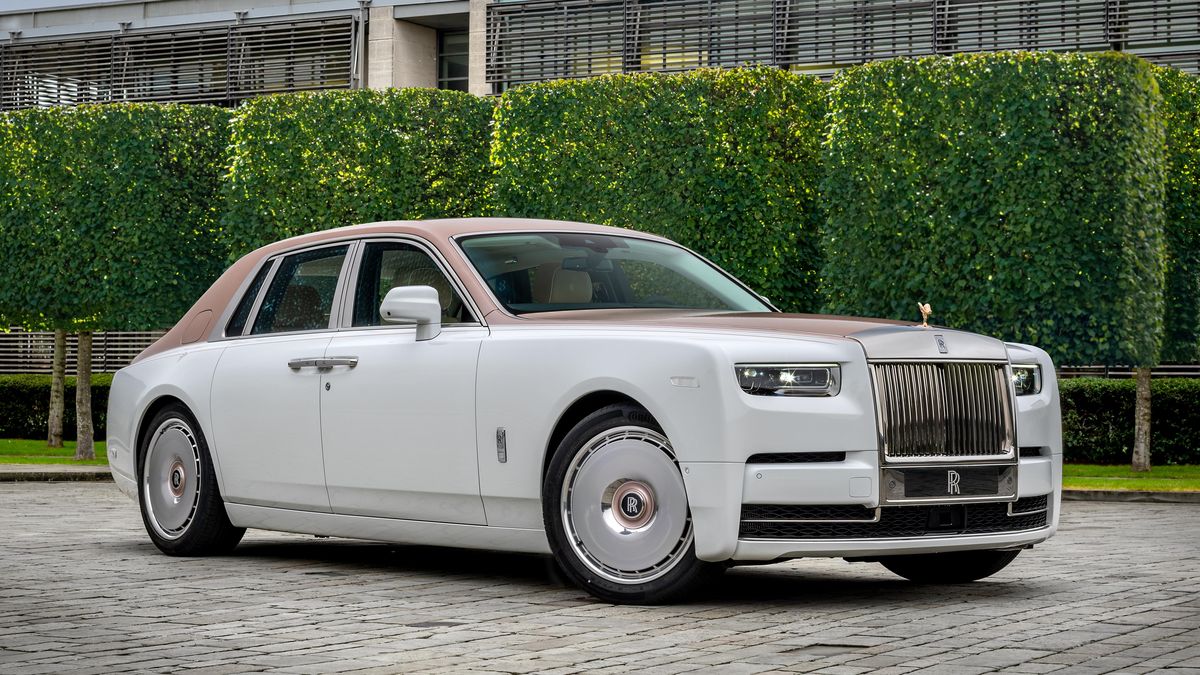 Zakázkový Rolls-Royce Phantom oslavuje mistry krajkáře