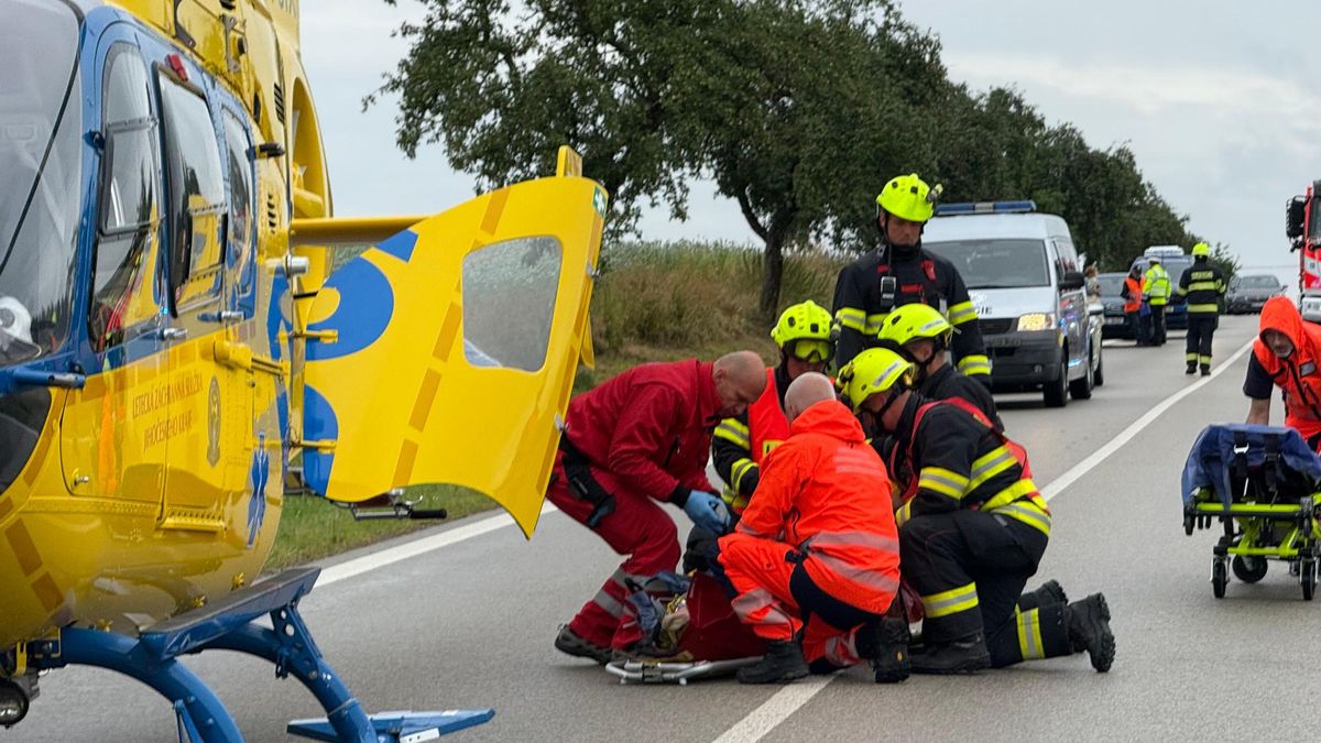 90letý řidič vylétl na Jindřichohradecku ze silnice. Na místě zemřel
