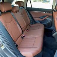 Ikonickou vlastnosti superbu je velký prostor na zadních sedadlech.