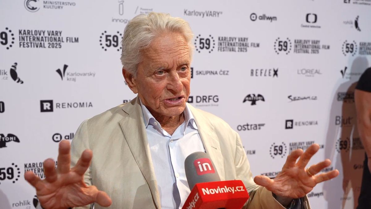 Michael Douglas ve Varech: Bartoškovi posílám poděkování za cenu