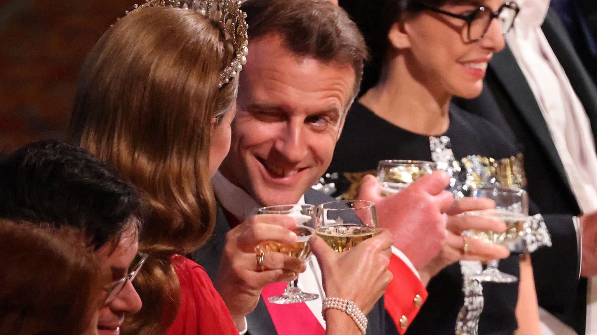 FOTO: Královský banket pro Macrona. Prezident pomrkával na princeznu Kate