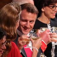 Emmanuel Macron při přípitku s princeznou Catherine nezapomněl, že je Francouz. 