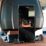 ... i držák na předním sedadle.