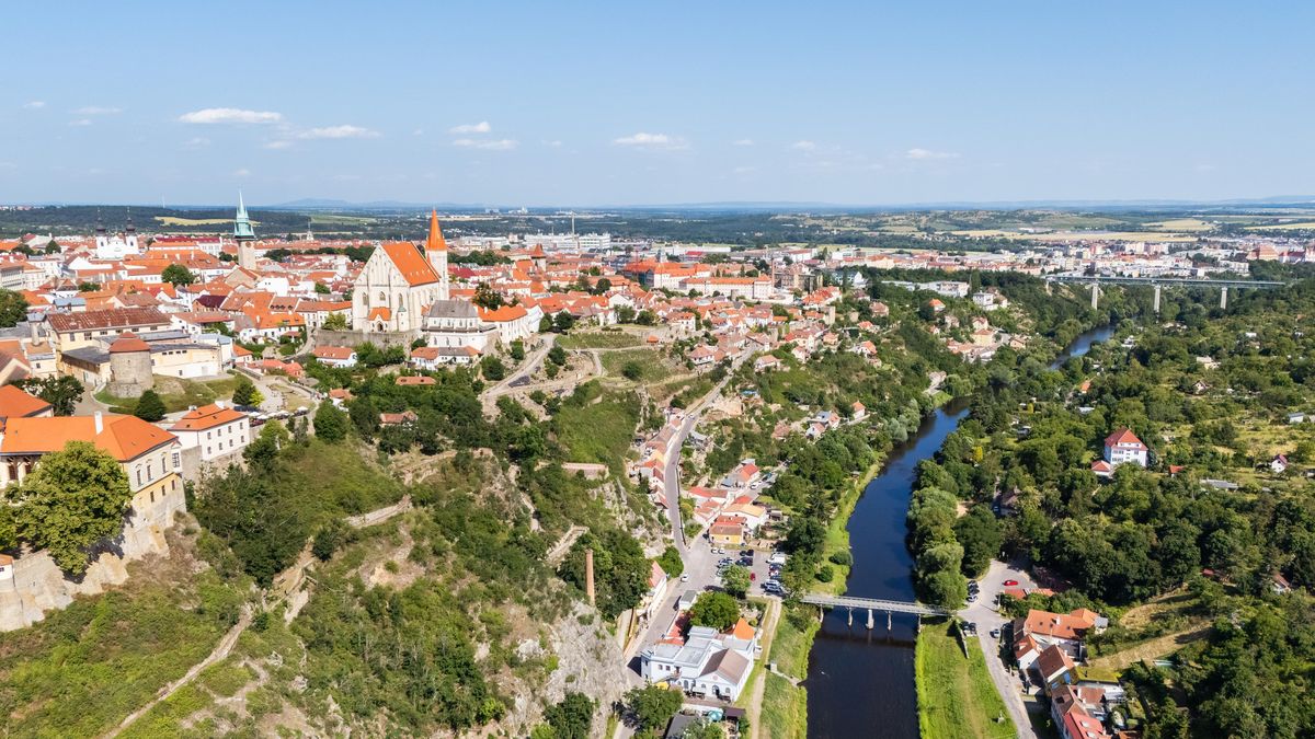 Znojmo kvůli hluku a výtržnostem v problémových lokalitách zvyšuje dohled nad bezpečností ve městě