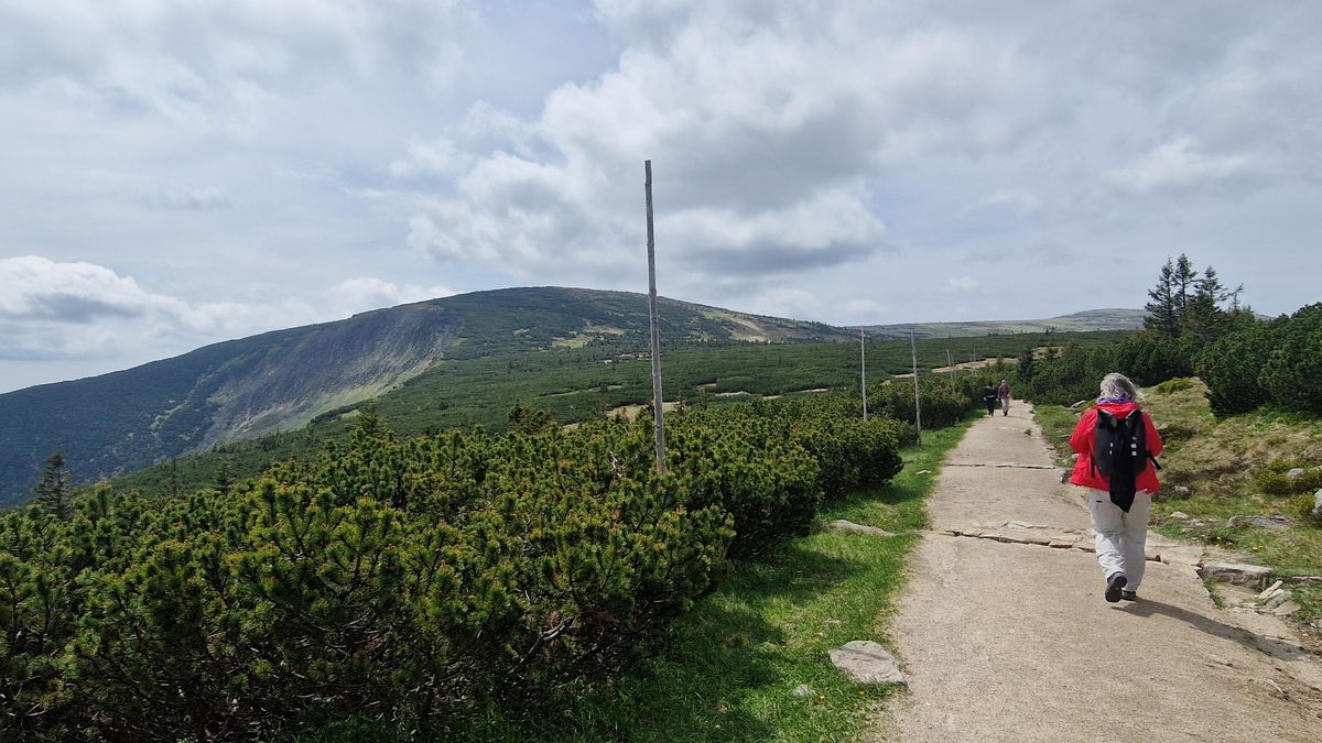 Lidské kolony v Krkonoších? Při plánování výletů více přemýšlejte, radí KRNAP