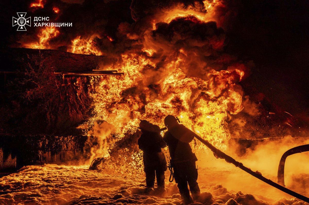 Na Ukrajinu udeřily další desítky dronů. Útočil i Kyjev a zasáhl letiště s ruskými bombardéry