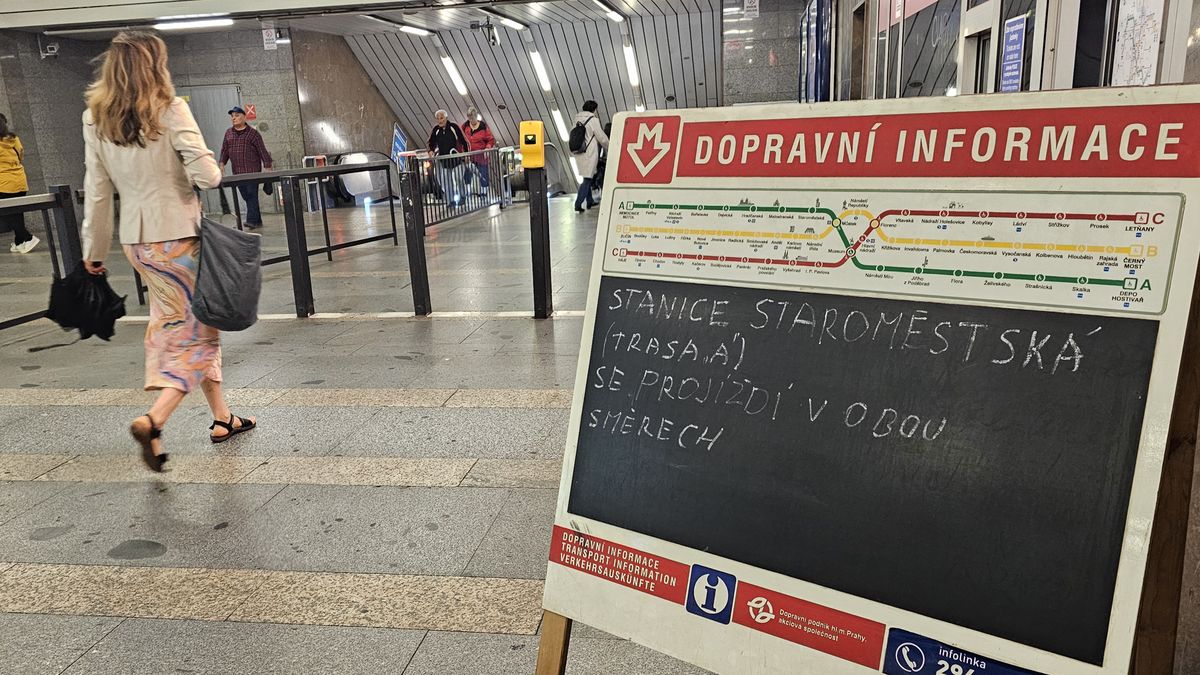 Jeďte tramvají. Kvůli šestici mladíků je stanice metra Staroměstská zavřená na velkou část prázdnin