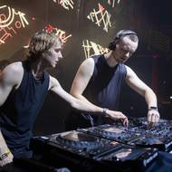 Na drum and bassoové scéně vystoupilo australské duo Pirapus.