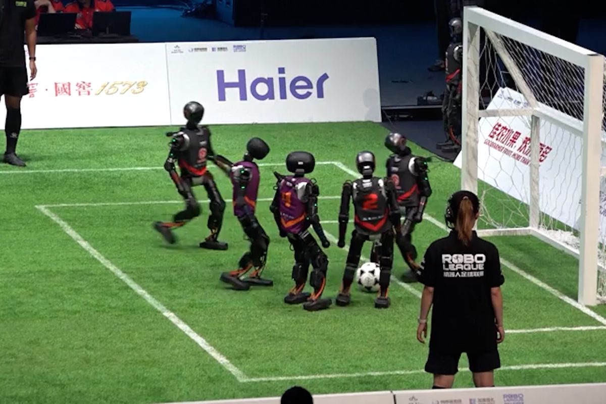 AI roboti si zahráli fotbal, chystají se na světové klání