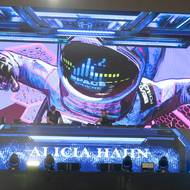 Future Stage ohromila animacemi s kosmickými motivy. 