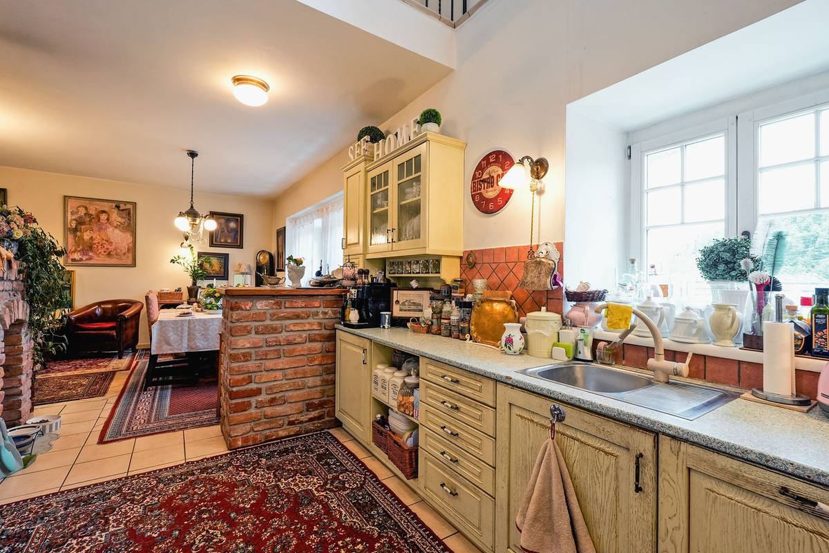 Když si Bára zařizovala kuchyň, neměla období, kdy by se věnovala hlavně vaření. Dnes by už některé detaily změnila, třeba materiál pracovní desky. Jiné drobnosti a nápady naopak v čase obstály.