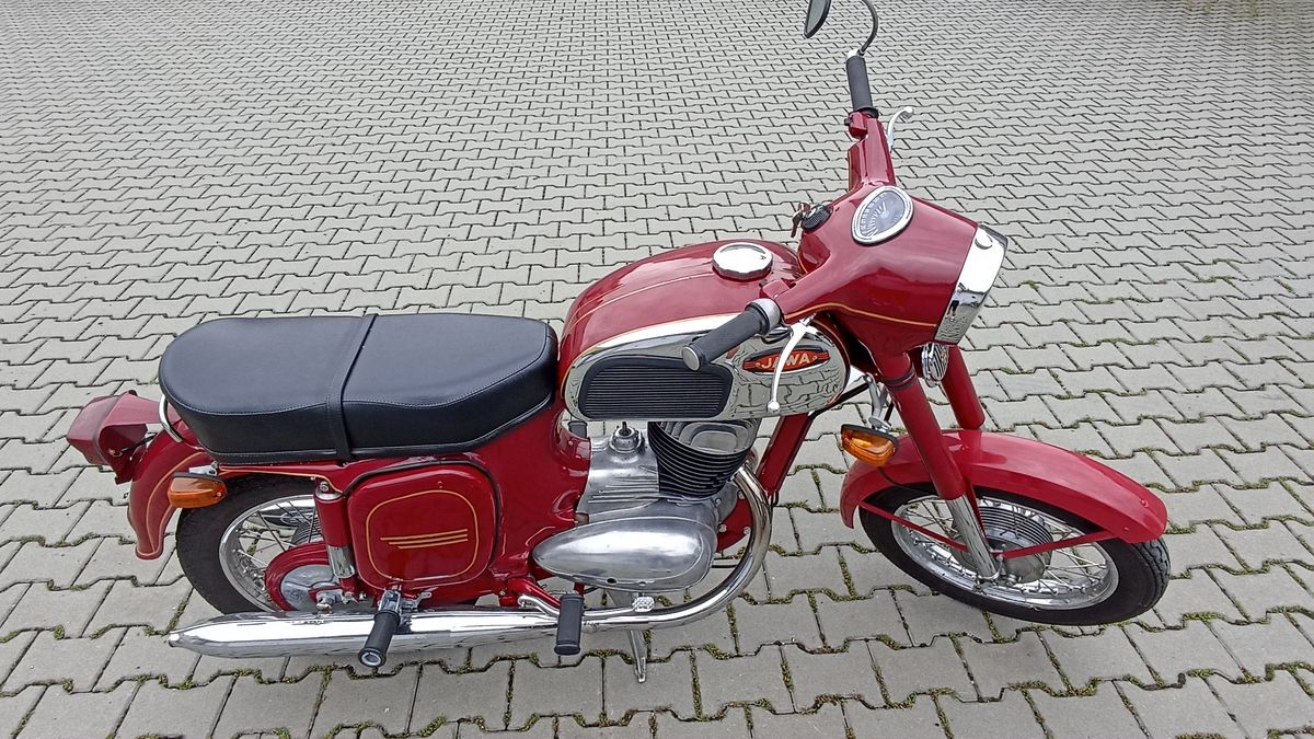 Policie obvinila pětici mladíků, kteří na Moravě kradli historické motorky