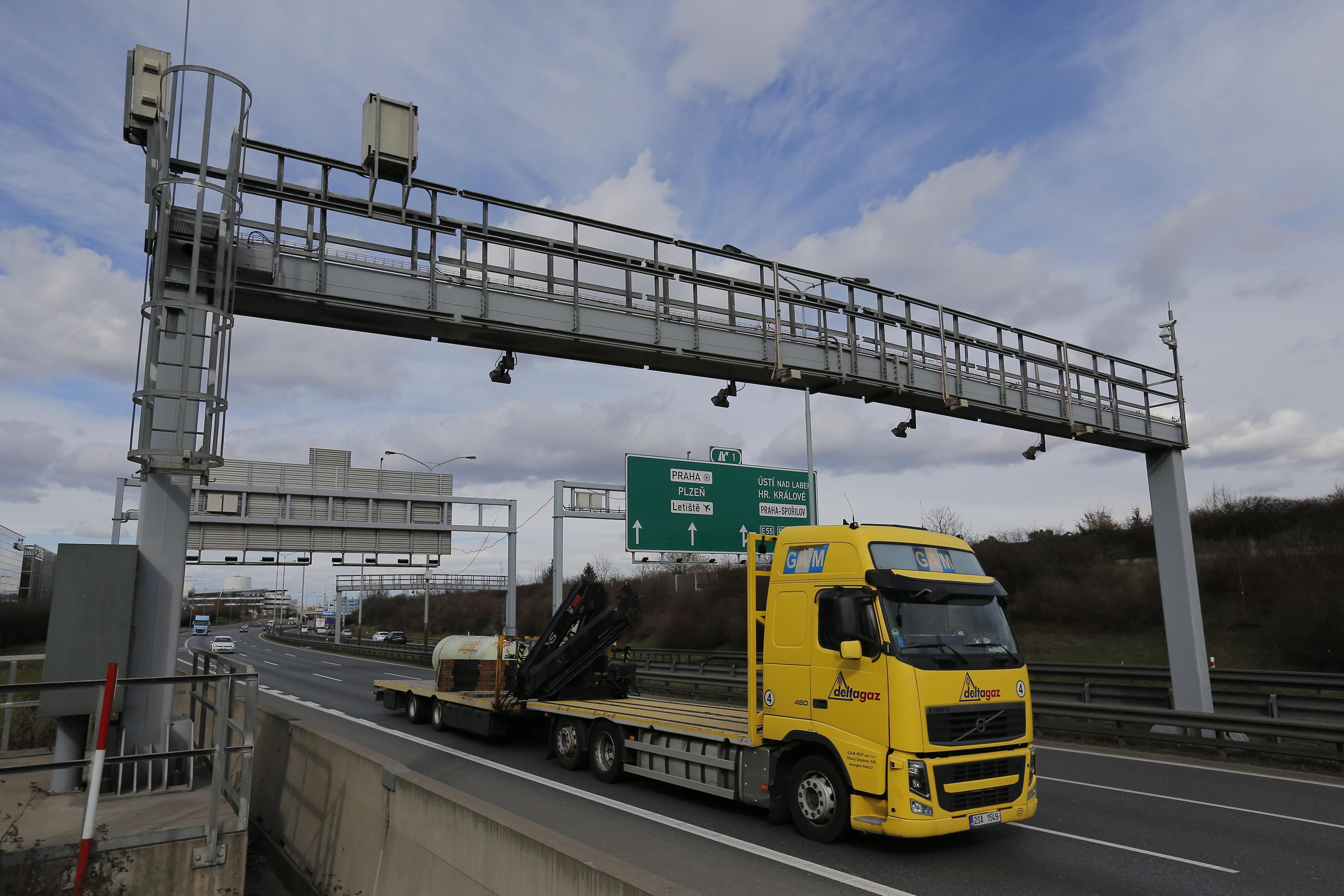 Làn sóng tin nhắn SMS lừa đảo yêu cầu thanh toán phí cầu đường và phạt