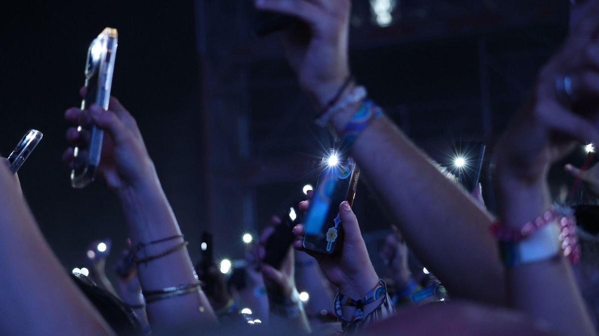 „Špinavý Fidesz.“ Na maďarských festivalech se ujal nový pokřik