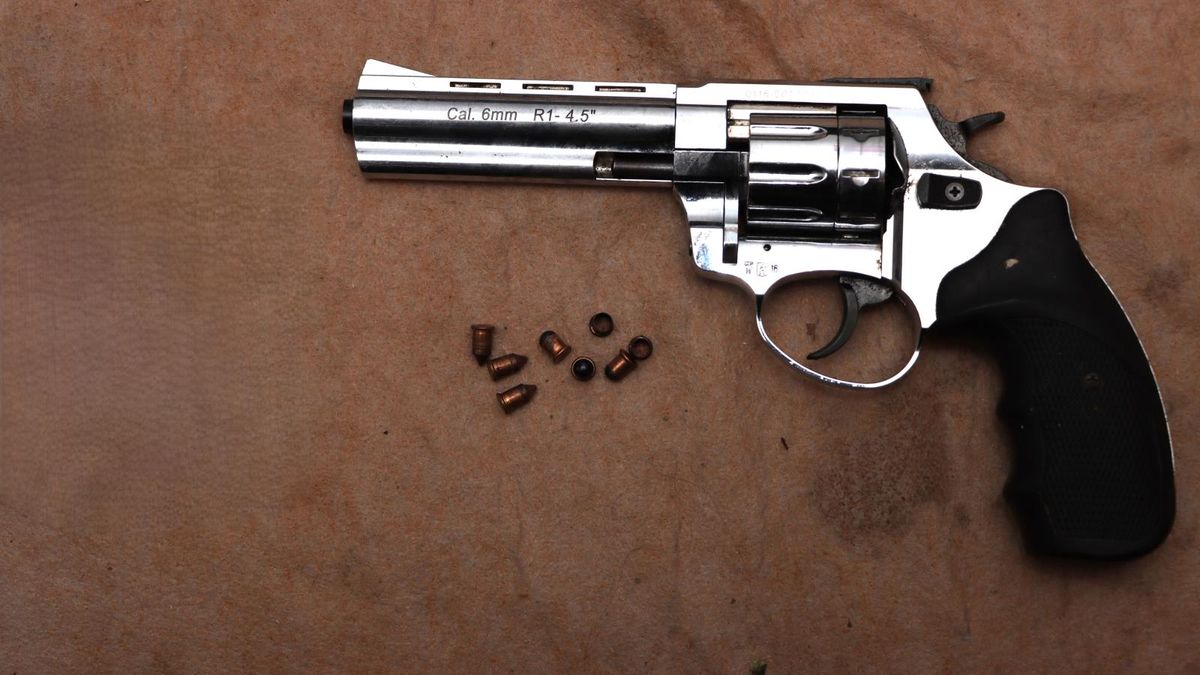 Ozbrojený muž vyhrožoval starostovi na Písecku. Zadržela ho zásahovka